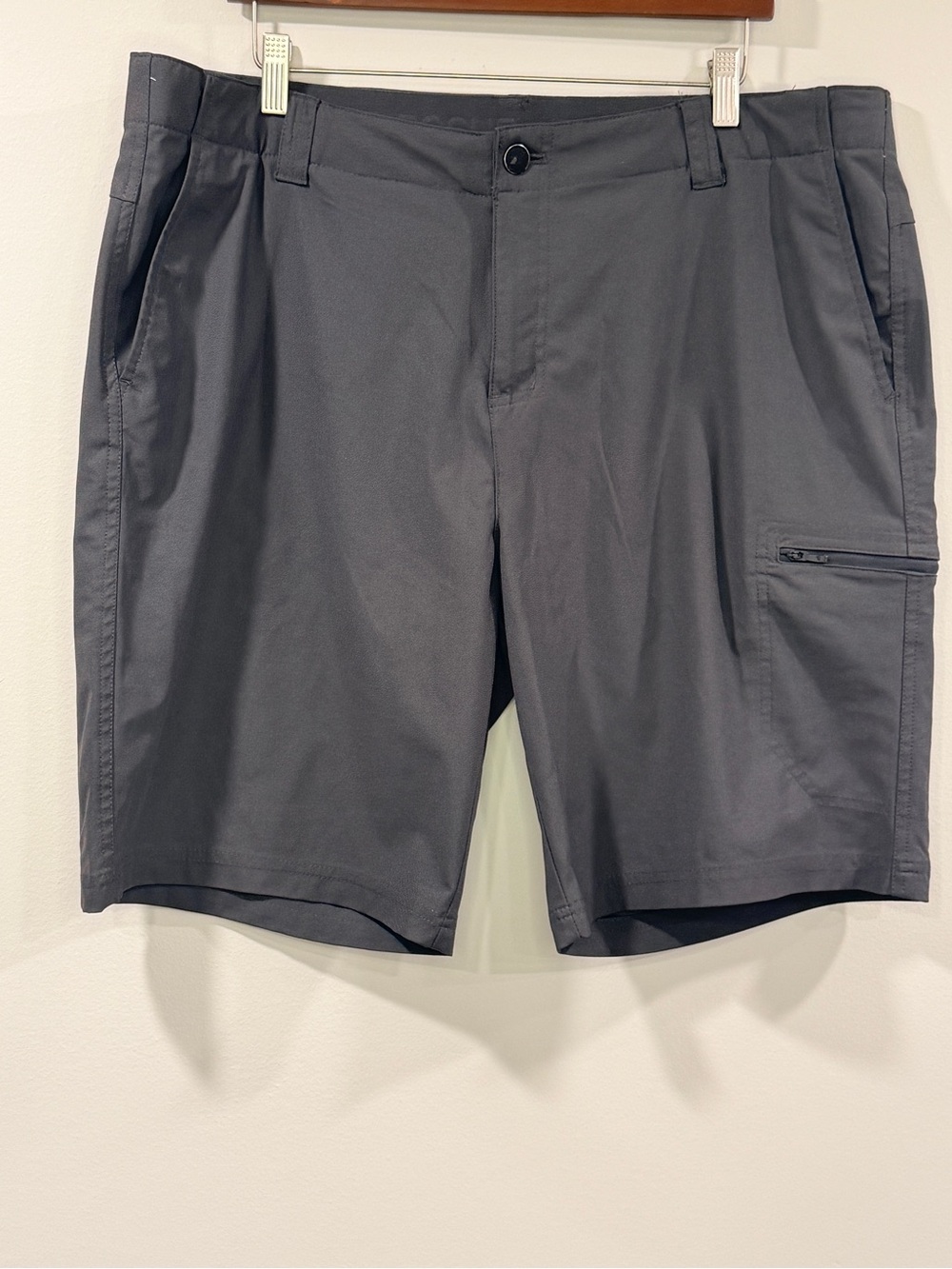 ZeroXposur Men's Charcoal Performance Hybrid Shorts Size 40
